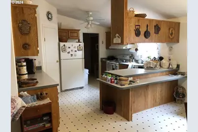 5956 Buckhorn Rd, Roseburg, OR 97470 - Photo 8