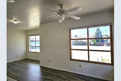 542 Pacific Ave, Brookings, OR 97415 - Photo 24