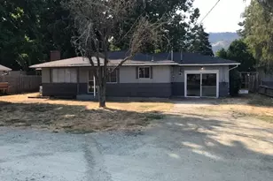 613 Irving Dr, Myrtle Creek, OR 97457 - Photo 2