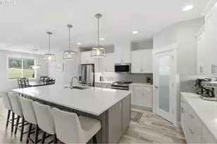 816 Riley Dr, Silverton, OR 97381 - Photo 10