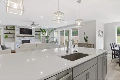 816 Riley Dr, Silverton, OR 97381 - Photo 12