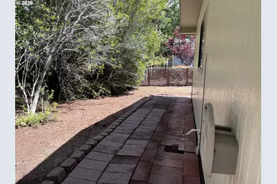 143 42nd Way, Florence, OR 97439 - Photo 6