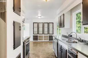 21000 NE Strawberry Flats Ln, Scotts Mills, OR 97375 - Photo 10