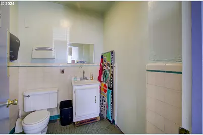 409 Main Ave #1, Tillamook, OR 97141 - Photo 10
