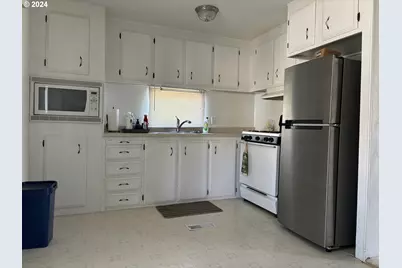 402 NW 2nd St, Enterprise, OR 97828 - Photo 4