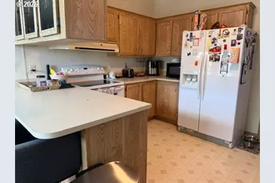 550 Lochaven Ave, Springfield, OR 97477 - Photo 6