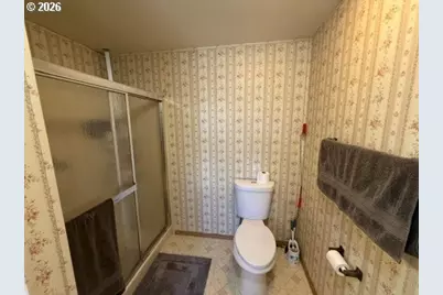 550 Lochaven Ave, Springfield, OR 97477 - Photo 12