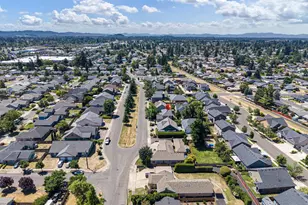 962 T St, Springfield, OR 97477 - Photo 46