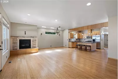 962 T St, Springfield, OR 97477 - Photo 8