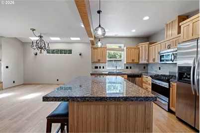 962 T St, Springfield, OR 97477 - Photo 6
