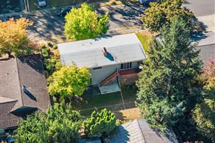 12055 SW Bruce Ln, Beaverton, OR 97008 - Photo 32