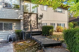 12055 SW Bruce Ln, Beaverton, OR 97008 - Photo 4