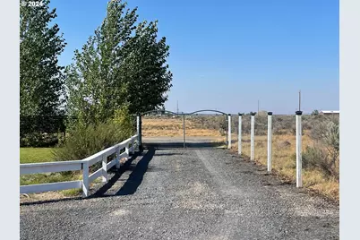 87722 Pinion Ln, Christmas Valley, OR 97641 - Photo 32