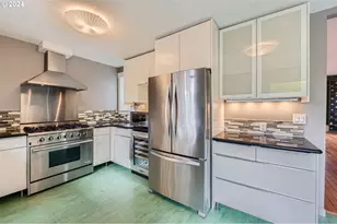 9116 N Willamette Blvd, Portland, OR 97203 - Photo 12