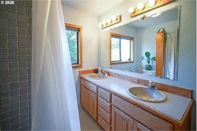 1052 W 10th Ave, Eugene, OR 97402 - Photo 32
