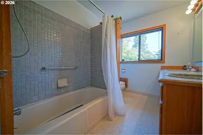 1052 W 10th Ave, Eugene, OR 97402 - Photo 30