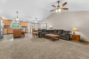 1002 NW 189th St, Ridgefield, WA 98642 - Photo 4