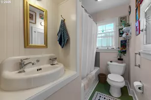 1374 Parker Pl, Astoria, OR 97103 - Photo 14