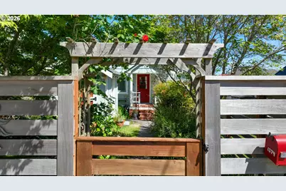 1374 Parker Pl, Astoria, OR 97103 - Photo 28