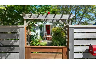 1374 Parker Pl, Astoria, OR 97103 - Photo 28