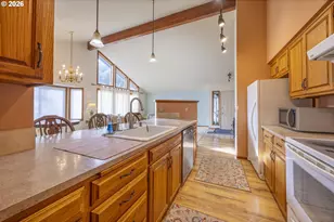 341 Combs Cir, Yachats, OR 97498 - Photo 10