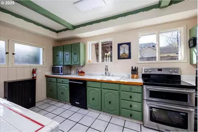 7006 S Virginia Ave, Portland, OR 97219 - Photo 14