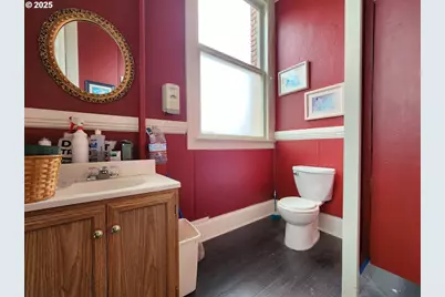 99 E 2nd St, Coquille, OR 97423 - Photo 18