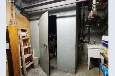 99 E 2nd St, Coquille, OR 97423 - Photo 32