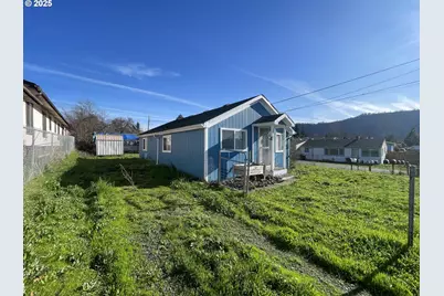 110 SE Darrell Ave, Winston, OR 97496 - Photo 4