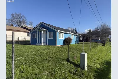 110 SE Darrell Ave, Winston, OR 97496 - Photo 2