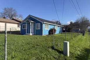 110 SE Darrell Ave, Winston, OR 97496 - Photo 2