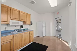 7143 SW Sagert St, Tualatin, OR 97062 - Photo 28