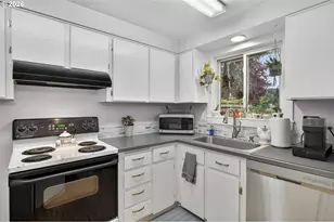 18436 SE Stephens Cir, Portland, OR 97233 - Photo 10