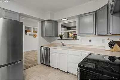 12905 SE Oatfield Rd, Milwaukie, OR 97222 - Photo 10