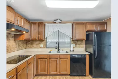 21100 NE Sandy Blvd #18, Fairview, OR 97024 - Photo 8