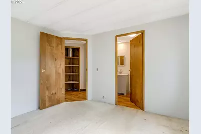 21100 NE Sandy Blvd #18, Fairview, OR 97024 - Photo 24
