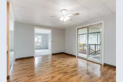 21100 NE Sandy Blvd #18, Fairview, OR 97024 - Photo 20