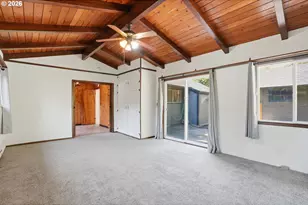 2832 NE Fremont Dr, Portland, OR 97220 - Photo 18