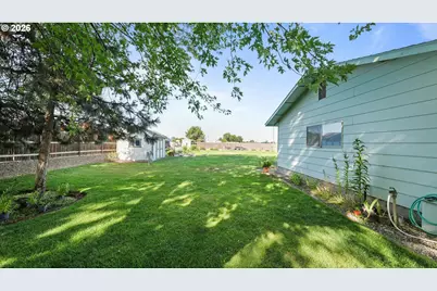 1897 NW 11th St, Hermiston, OR 97838 - Photo 22