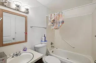 9630 SE Foster Rd, Portland, OR 97266 - Photo 8