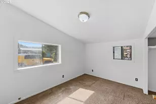 354 S 9th Ct, Coos Bay, OR 97420 - Photo 16