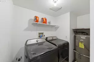 354 S 9th Ct, Coos Bay, OR 97420 - Photo 18