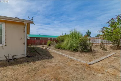 1829 E Willow St, Myrtle Point, OR 97458 - Photo 30