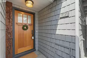 627 N Tomahawk Island Dr, Portland, OR 97217 - Photo 2