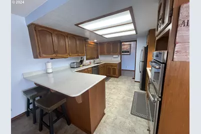 100 Rhododendron Dr, Florence, OR 97439 - Photo 6
