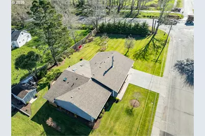 165 NW 1st St, Warrenton, OR 97146 - Photo 2