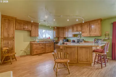 554 W High St, Athena, OR 97813 - Photo 8