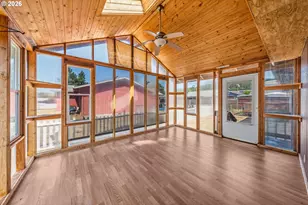 190 NE Lombardy Dr, Roseburg, OR 97470 - Photo 28