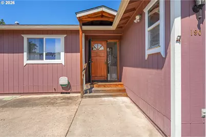 190 NE Lombardy Dr, Roseburg, OR 97470 - Photo 4