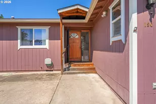 190 NE Lombardy Dr, Roseburg, OR 97470 - Photo 4